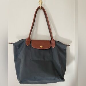 Longchamp La pliage bag. Medium. Grey. Great condition.